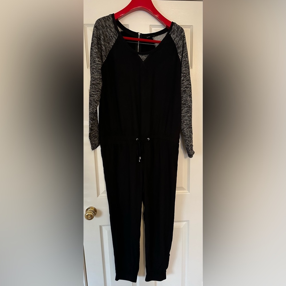 Express Long Sleeve Tie Waist Cargo Fleece Jumpsuit
Size Large